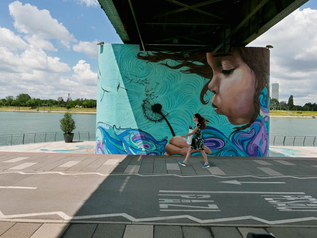 One bright attraction of the new Belgrade Waterfront quarter is the promenade along the banks of the River Sava. It draws visitors with its many culinary outlets and cultural events and celebrates the boom in street art in the metropolis on the Danube.