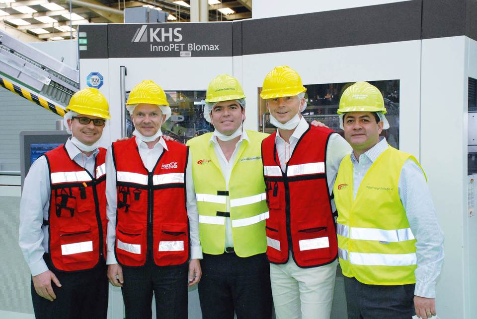 A good team (from left to right): Andreas Hadelich, president of KHS Mexico, Martin Resch, head of Finance and Information Technology at KHS GmbH, Antonio Guillen, CEO of Corporación RICA, Norbert Pastoors, executive vice-president of Packaging at KHS GmbH, and Miguel Guizado, general director of Corporación RICA.