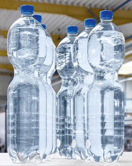 El nuevo adhesivo universal para botellas PET combina la protección de la pared del envase, la facilidad de manejo y la seguridad en el transporte del pack.
