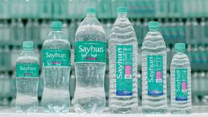 Erfreut sich bei Usbeken wachsender Beliebtheit: das natürliche und preisgekrönte Mineralwasser Sayhun - erhältlich sowohl mit als auch ohne Kohlensäure.