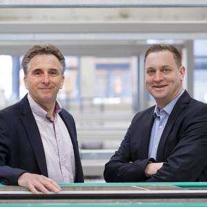 Frank Maevus (rechts) und Thorsten Mietsch kümmern sich um eine effiziente Organisation mit verkürzten Durchlaufzeiten.