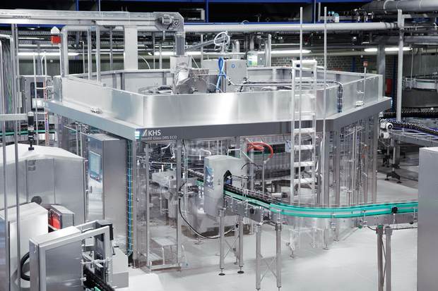 Das erste Exemplar des neuen Innofill Glass DRS ECO ist bei der OeTTINGER Brauerei in Mönchengladbach im Einsatz.