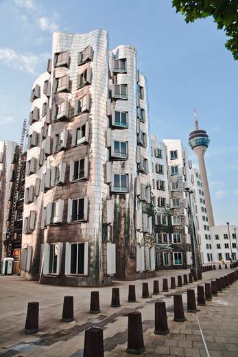 The new Zollhof: impressive ensemble by architect Frank Gehry in the Medienhafen.