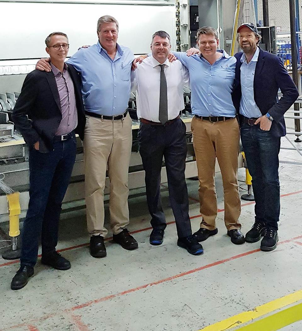 Vertrauensvolles Miteinander (von links nach rechts): Daniel Wald, Head of Project Processing, KHS GmbH, Greg Morse, Manufacturing and Supply Chain Director, CCPB, Stephan Mürset, Regional Sales Manager, KHS Manufacturing (South Africa), Allan Hunt, Manufacturing Manager, CCPB, Greg Lewis, Group CEO, CCPB.