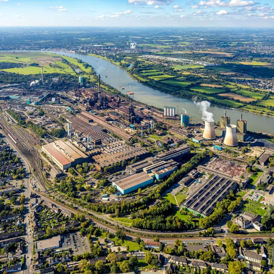 Luftbild, Hüttenwerke Krupp Mannesmann GmbH HKM am Fluss Rhein, Hüttenheim, Duisburg, Ruhrgebiet, Nordrhein-Westfalen, Deutschland, Duisburg-S